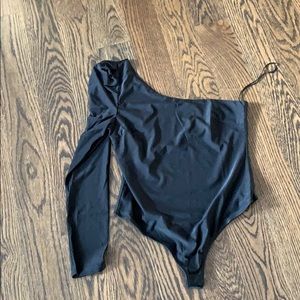 all black body suit off the should one sleeve
